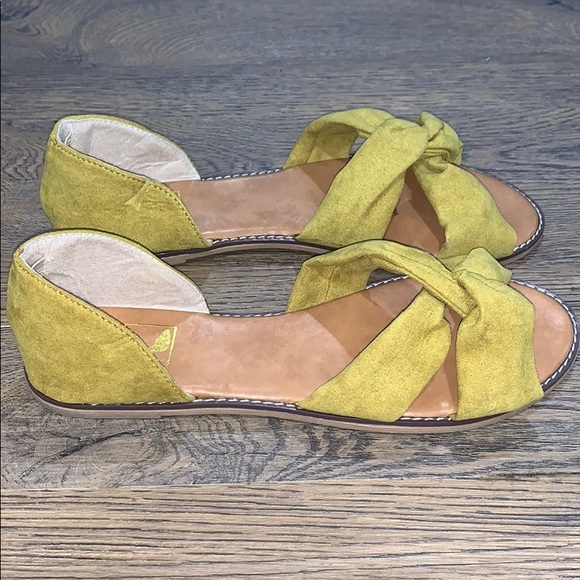 NIB Mustard Yellow Flats - Picture 2 of 4